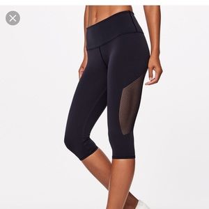 Lululemon naked reveal crop